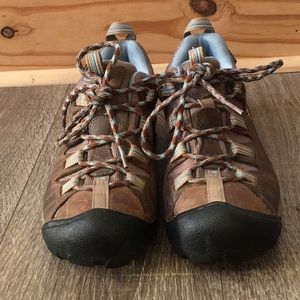 Keen size 8.5 women’s hiking shoes